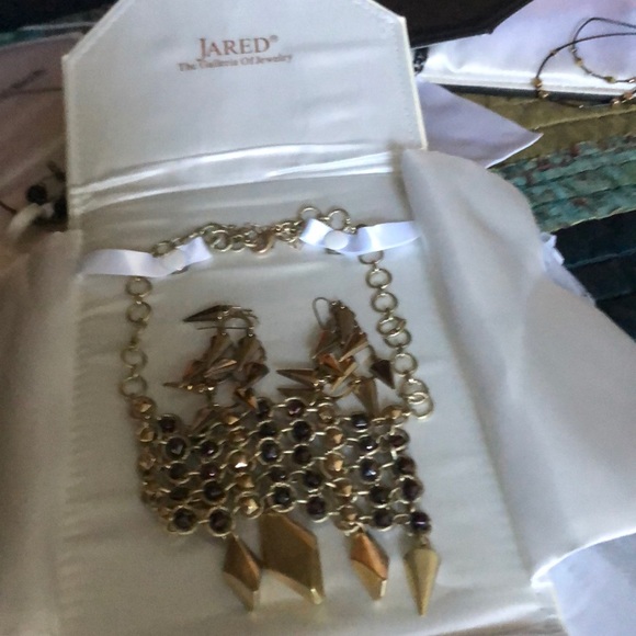 Set - Picture 2 of 2